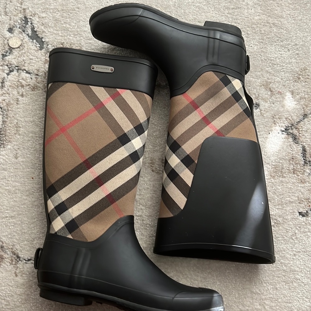 Burberry winter boots